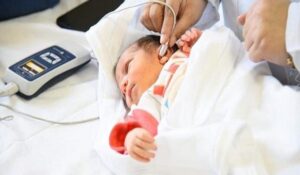 Read more about the article أهمية الفحص الدوري للسمع لدى الأطفال