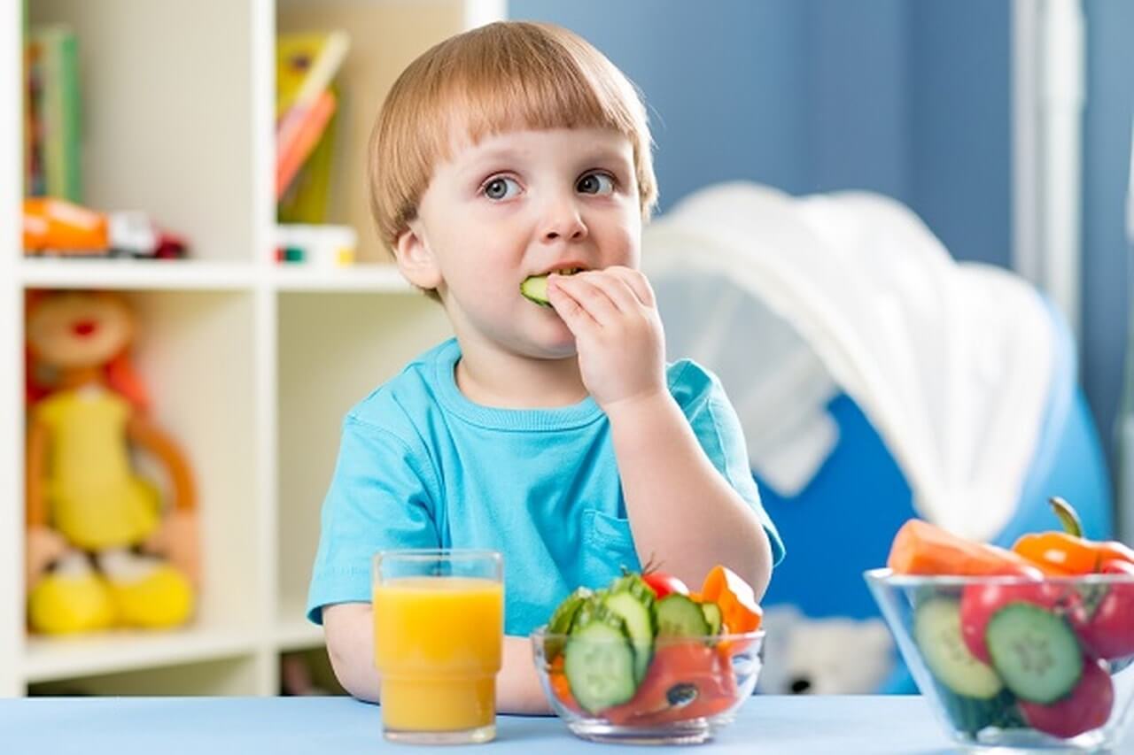 Read more about the article أفضل 9 طرق لتعزيز مناعة طفلك