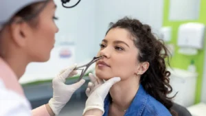 Read more about the article أسباب وأعراض انحراف الحاجز الأنفي