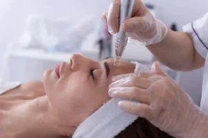 Read more about the article العناية بالبشرة بعد الإجراءات التجميلية: نصائح وتوجيهات شاملة