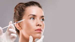 Read more about the article البوتوكس الوقائي: تأخير التجاعيد بالعشرينات