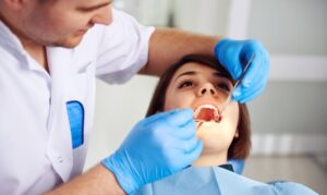 Read more about the article تنظيف الأسنان الاحترافي: تأثيره على صحة الفم والوقاية من الأمراض