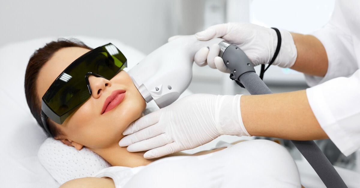 Read more about the article تقنيات إزالة الشعر بالليزر: مقارنة بين الأجهزة وأفضل الممارسات