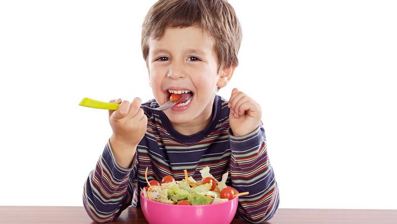 أفضل 10 أطعمة لتقوية مناعة الطفل
