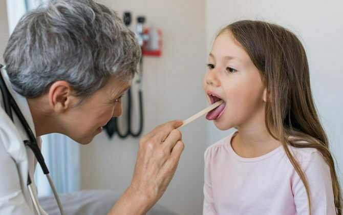 Read more about the article متى يجب استئصال اللوزتين عند الأطفال ؟